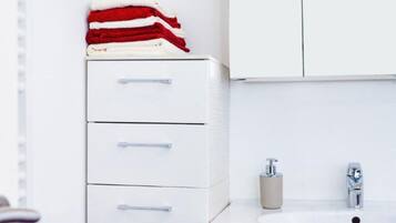 Douche, articles de toilette écologiques, sÚche-cheveux