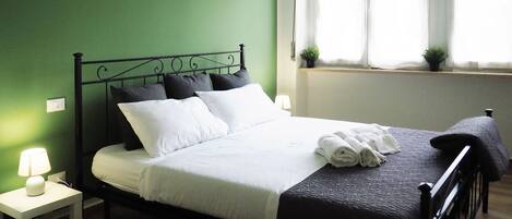 Skrivebord og sengetøy