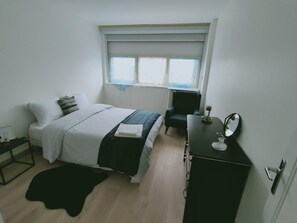2 chambres, fer et planche à repasser, lit parapluie, Wi-Fi gratuit