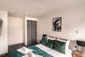 1 chambre, fer et planche Ă repasser, Wi-Fi, draps fournis