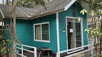 Habitación estándar con 1 cama matrimonial o 2 individuales | 1 habitación, ropa de cama de alta calidad y escritorio