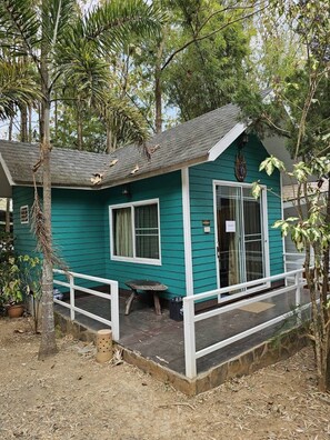 Standard-Doppel- oder -Zweibettzimmer | Hochwertige Bettwaren, Schreibtisch, Verdunkelungsvorhänge