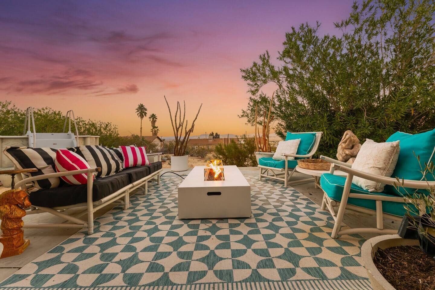 Maximalist Glam retreat in Joshua Tree with Pool and Hot Tub!