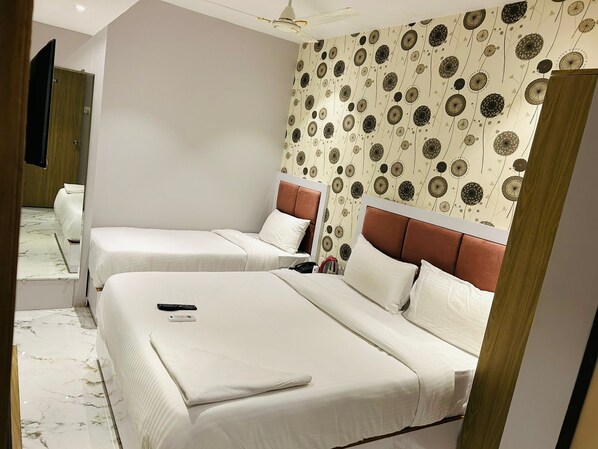 Room - Grand Dyad Hotel  (Mumbai)