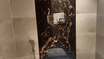 Traditional Triple Room | Bathroom