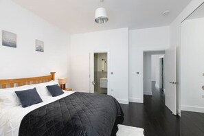 2 bedrooms, iron/ironing board, WiFi, bed sheets - Georgian Flat in Reading (Reading)