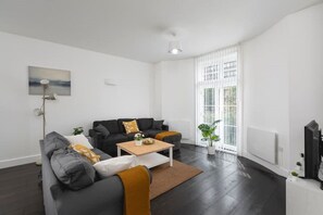 Smart TV - Georgian Flat in Reading (Reading)