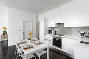 Mikrowelle, Ofen, Herdplatte, Geschirrspüler