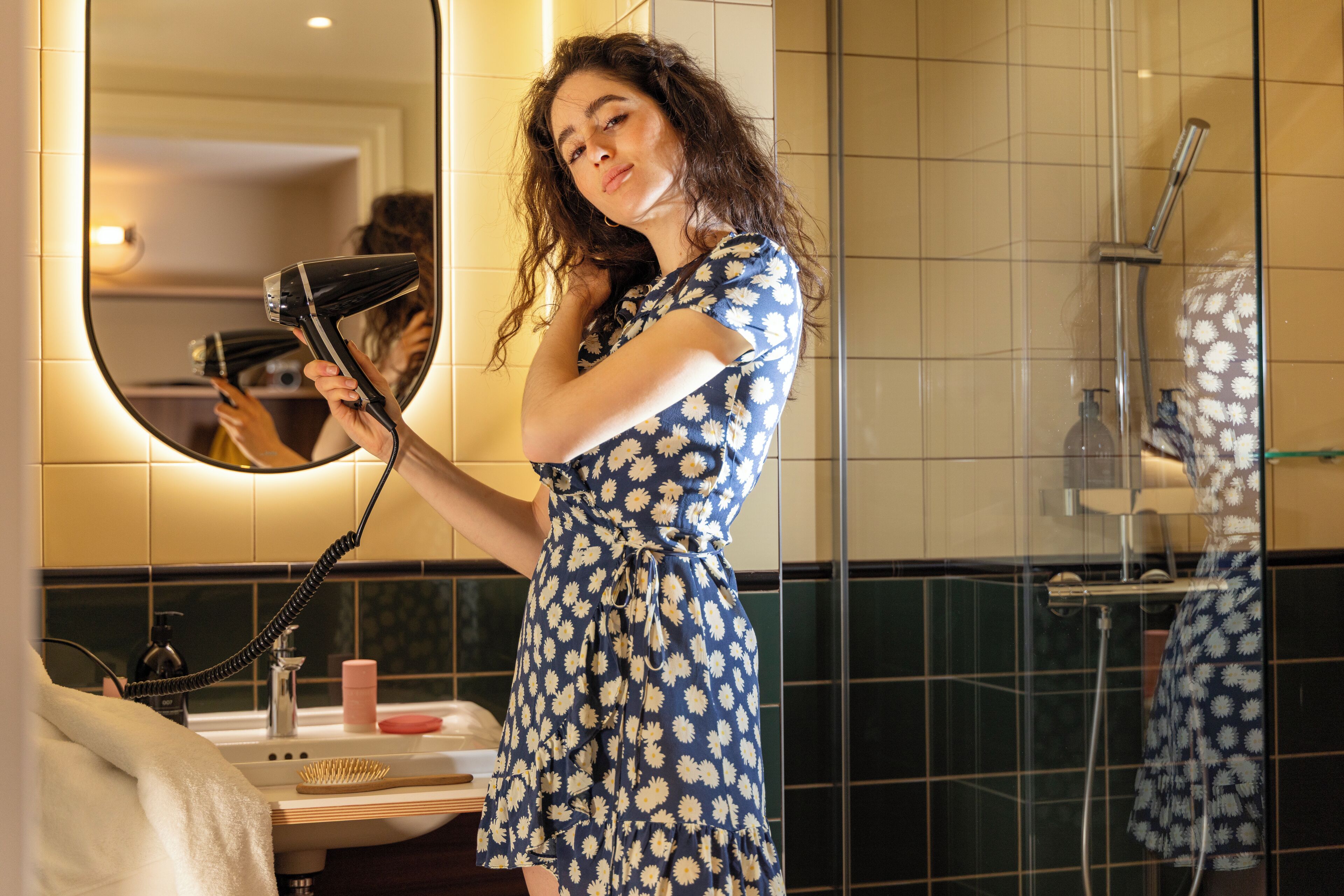 City-Apartment | Badezimmer | Dusche, Hydromassagedusche, kostenlose Toilettenartikel, Haartrockner