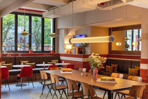 Lobby sitting area - Yuna Montmartre - ApartHotel (Paris)