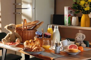 2 bedrooms Apartment Premium 6 personnes - 60 m2 | Private kitchen | Espresso maker - Yuna Montmartre - ApartHotel (Paris)