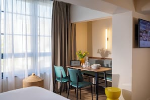 Appartement Prestige | Aire de séjour | Téléviseur connecté de 70 cm avec télévision par câble