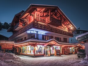 Exterior - **Charming Apt for 5, Village Center, South/West Balcony, Near Slopes** (Les Gets)