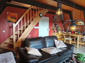 TV, bøker og stereoanlegg