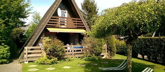 Bezauberndes Nurdach-ferienhaus im Ferienpark Fedderwardersiel in Ruhiger Lage