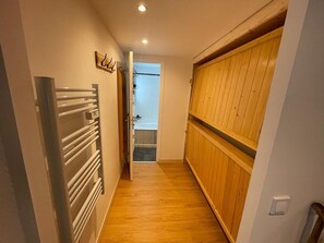Stylish hallway with a door leading to a bathroom featuring a shower.