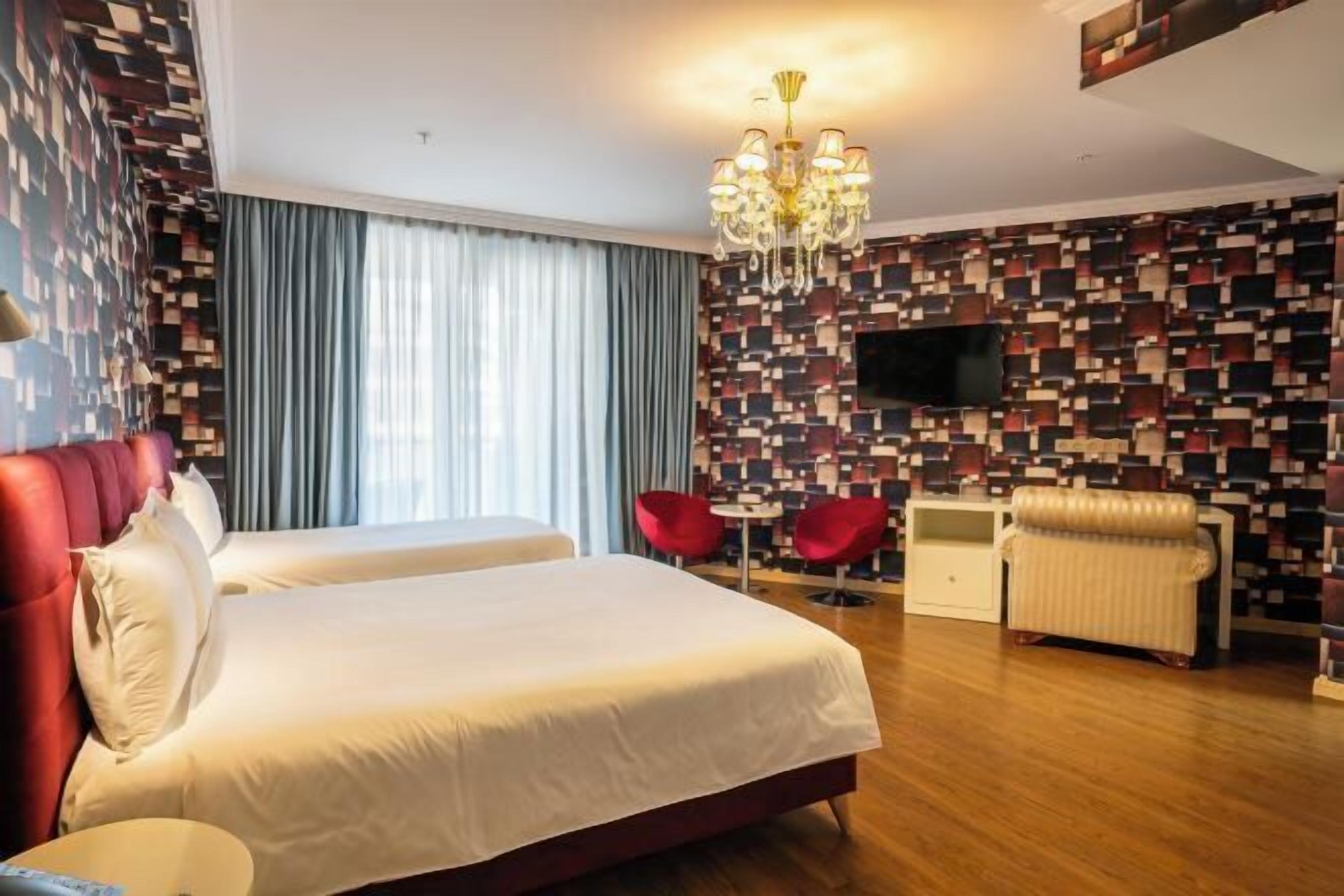 In-room safe, free WiFi