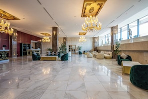 Coin salon dans le hall