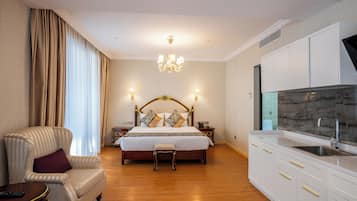Studio one bedroom with Kitchen | 1 間睡房、房內夾萬、免費 Wi-Fi