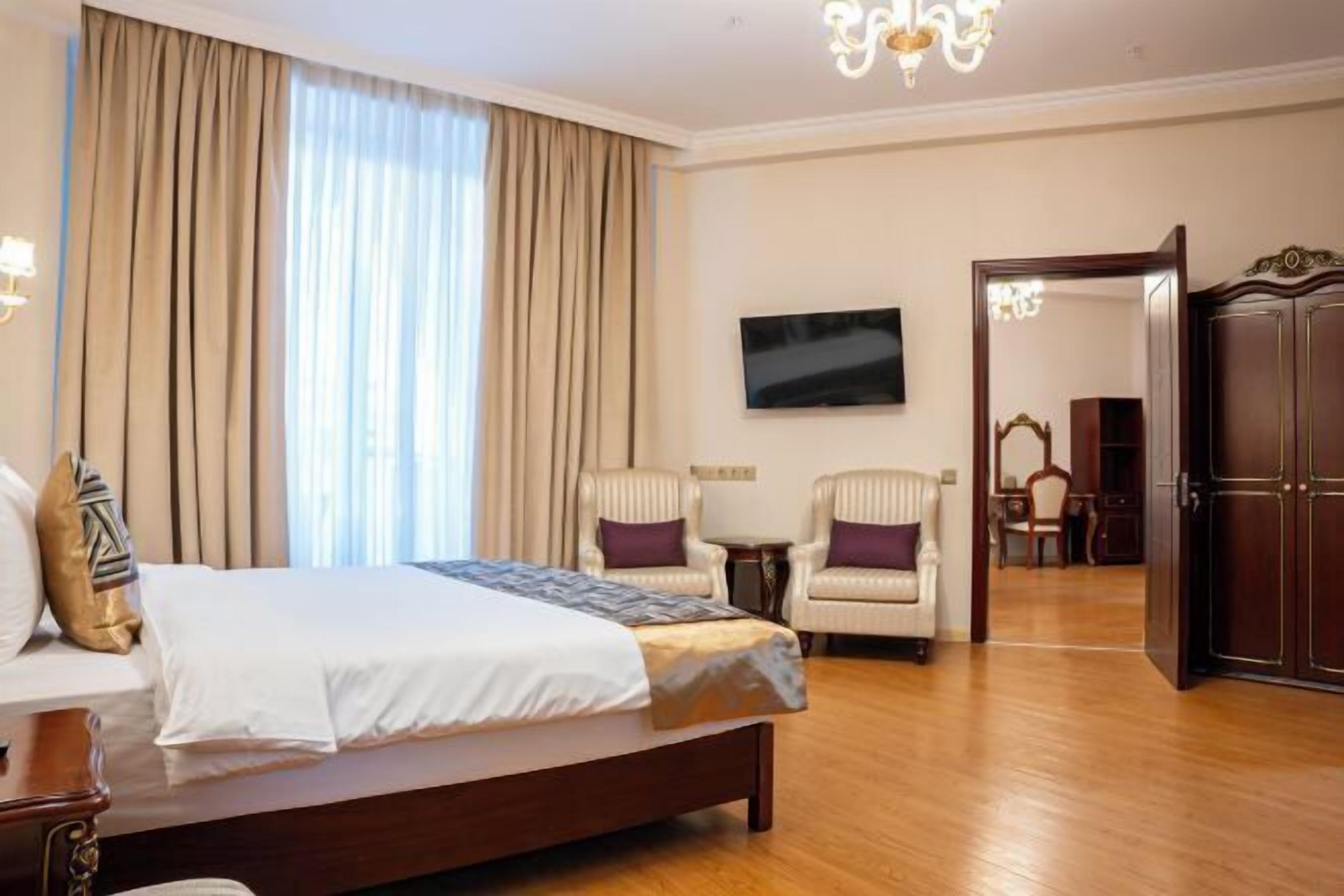 In-room safe, free WiFi