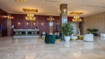 Coin salon dans le hall