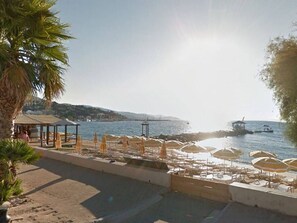 Property grounds - Air-conditioned studio with terrace and parking - Sleeps 4 - Le Lavandou (Le Lavandou)