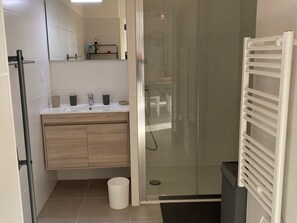 Towels - Port Leucate, Air-Conditioned T2, 4 Pers, Parking, Close to Beach (Port Leucate)