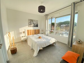 1 bedroom, bed sheets