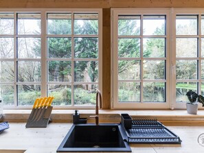 Kühlschrank, Mikrowelle, Ofen, Geschirrspüler