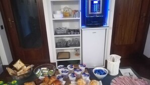 A breakfast buffet with various pastries, bread, and deli items. - VILLA PARADIS B&B (Airuno)
