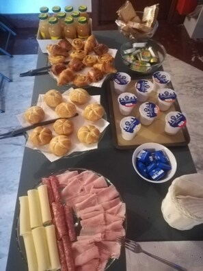 Gratis kontinental frukost varje dag 
