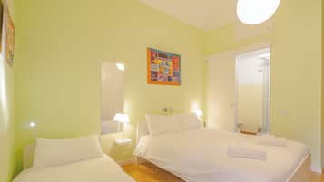 Chambre Triple Affaires | Vue sur le jardin