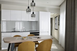 Premium Apartment with Hammam | Cozinha privada | Geladeira, micro-ondas, fogão, cooktop