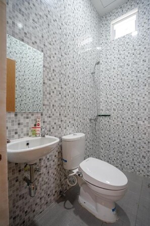 Shower, towels