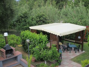 Outdoor dining - *sally* "Woman Antonia" (Palinuro)