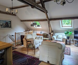 TV, fireplace, DVD player, ping pong - Spacious Gîte in Gourdon : Ideal for a Relaxing Stay in Nature (Gourdon)