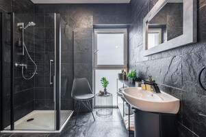 Premium Apartment, 2 Bedrooms | Bathroom | Shower, rainfall showerhead, towels, soap