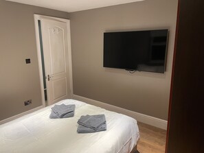 4 chambres, fer et planche à repasser, Wi-Fi, draps fournis