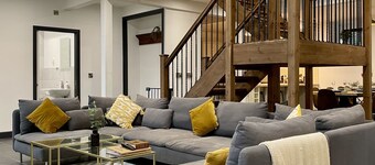 Capel Salem is an ideal residence for families and groups of friends seeking a picturesque getaway