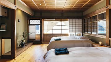 Down comforters, individually decorated, free WiFi