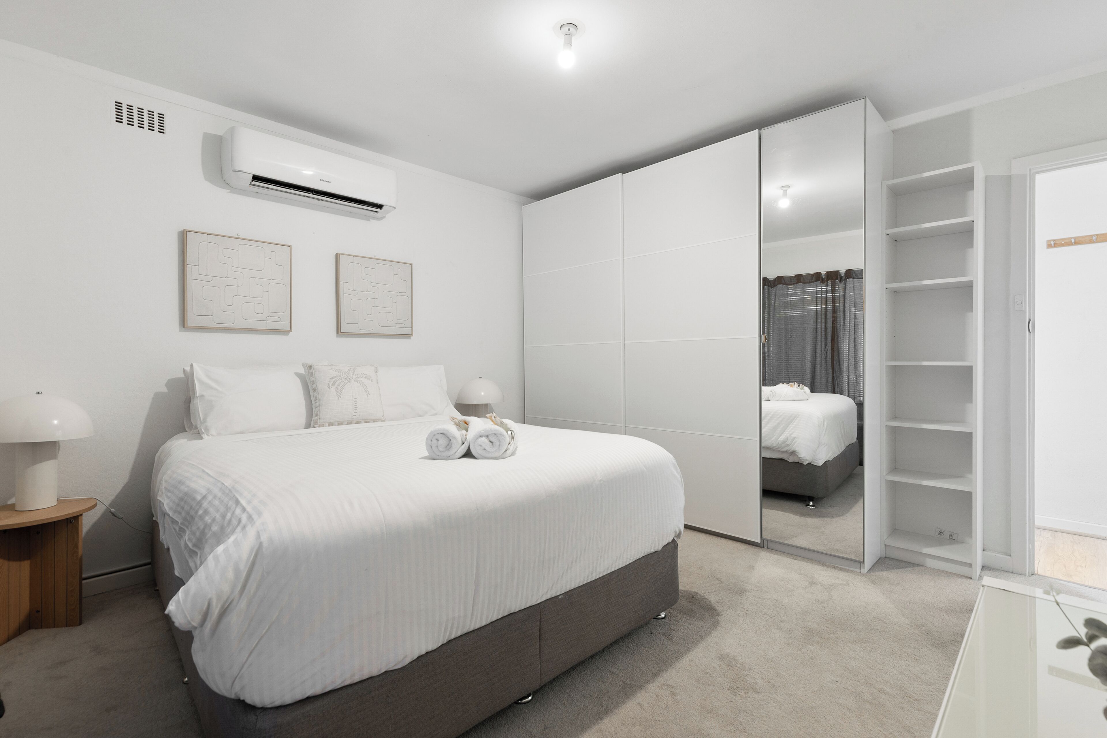 2 makuuhuonetta, silitysrauta/-lauta, ilmainen Wi-Fi, vuodevaatteet