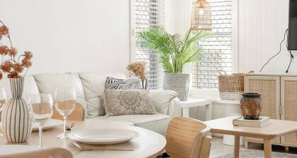 Rockingham Beach Breeze: 2BR Retreat