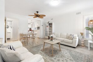 TV - 2BR Rockingham Beach Retreat (Rockingham)