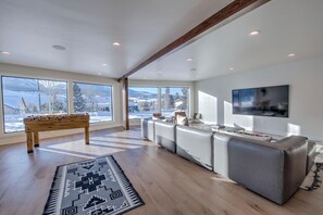 Interior - Mountaineer Lodge - 5BR Retreat with a VIEW! (Silverthorne)