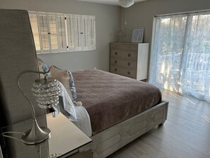 2 室のベッドルーム、アイロン / アイロン台、WiFi (無料)、ベッドシーツ