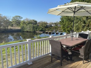 屋外ダイニングエリア