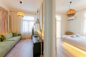 2 habitaciones, escritorio, tabla de planchar con plancha y wifi 