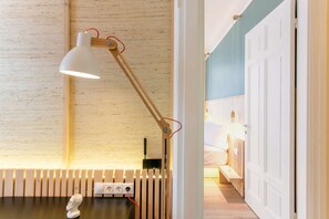 2 habitaciones, escritorio, tabla de planchar con plancha y wifi 