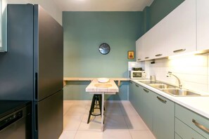 Fridge, oven, stovetop, dishwasher - Margarita by halu! : Tropican breeze in the city (Thessaloniki)