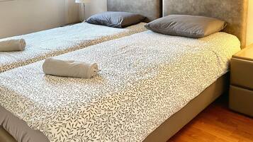 2 bedrooms, iron/ironing board, WiFi, bed sheets